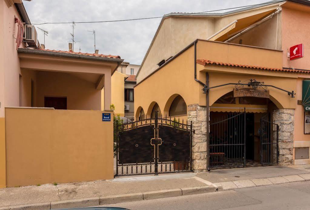 Mimoza Old Town Pula Apartments מראה חיצוני תמונה