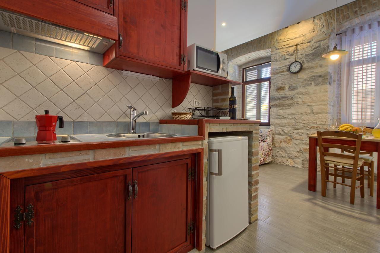 Mimoza Old Town Pula Apartments מראה חיצוני תמונה